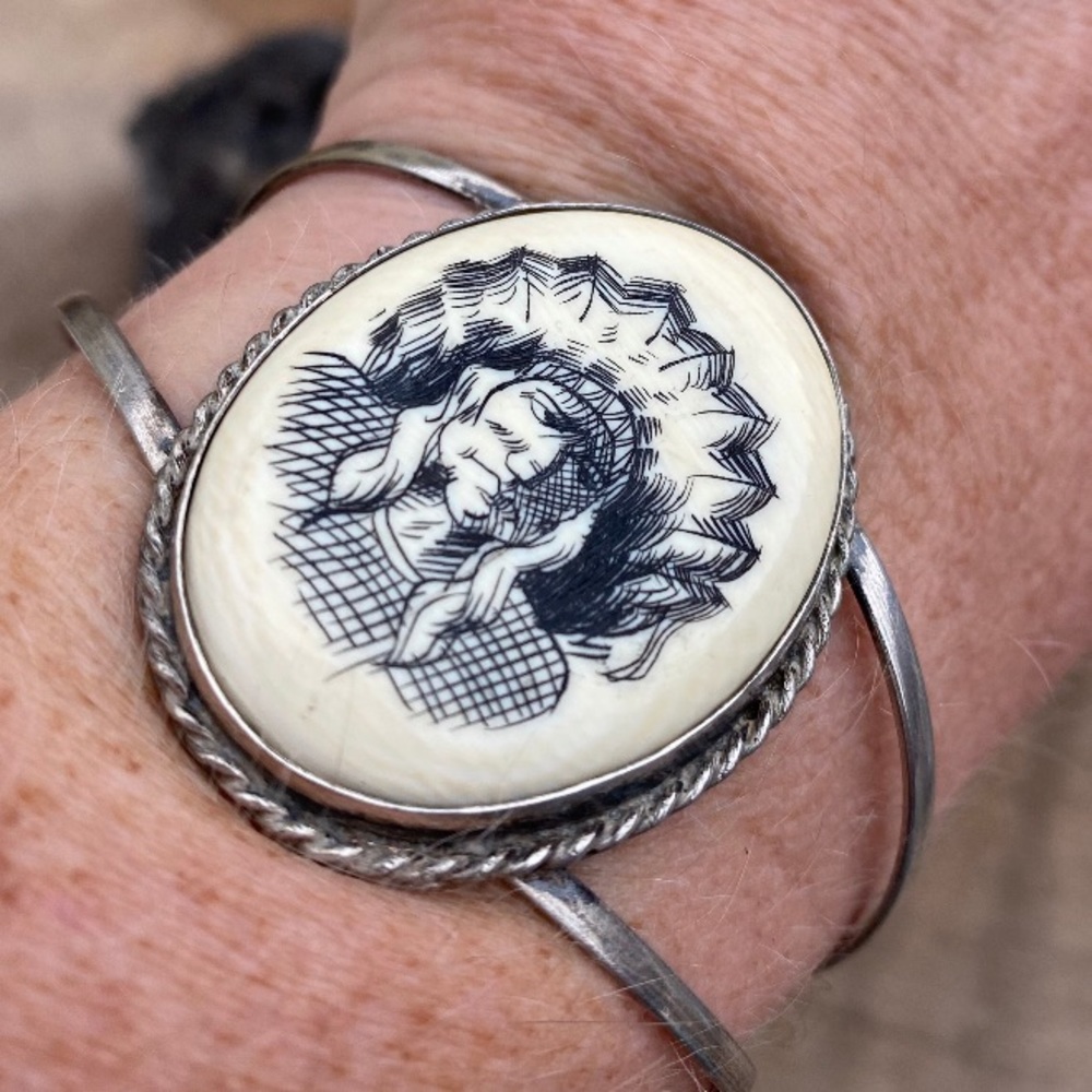 Vintage-Inspired Black and Cream Cameo Bracelet